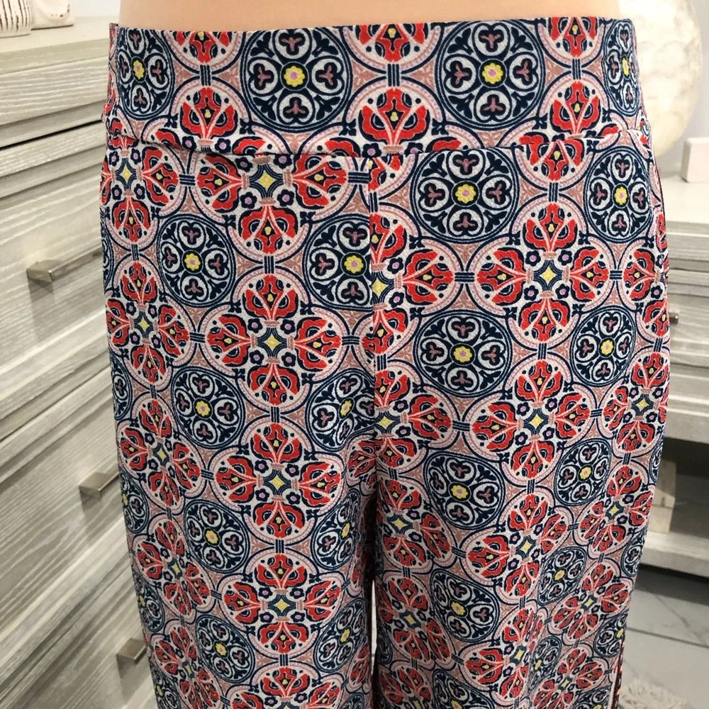 Max Studio Multicolor Patterned Capris - Picture 6 of 13